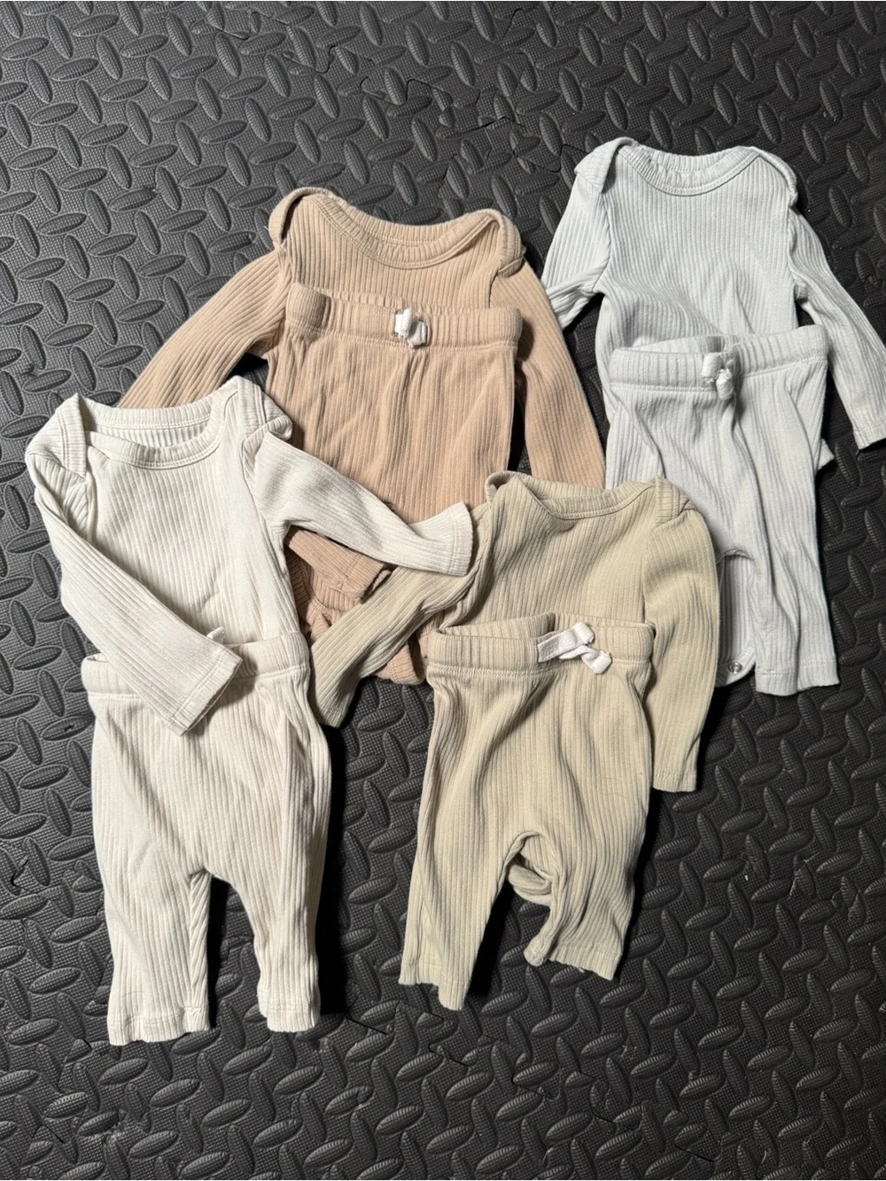 Mixed Newborn Onesies - used - newborn